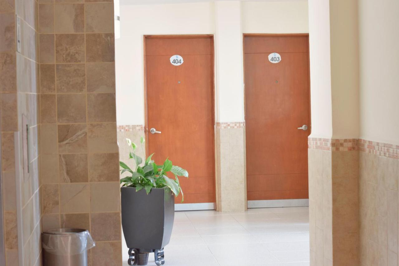 Hotel Niza Zona Piel León Dış mekan fotoğraf