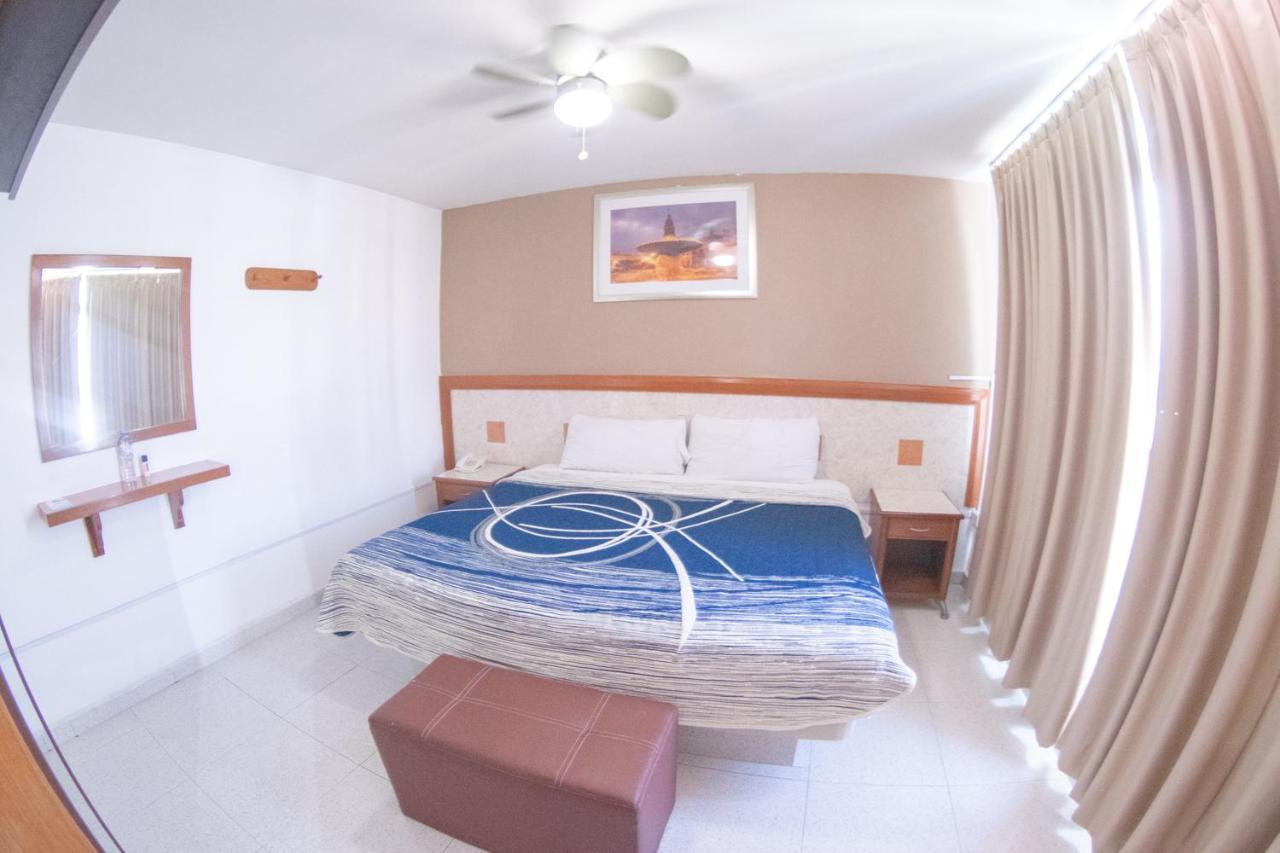 Hotel Niza Zona Piel León Dış mekan fotoğraf
