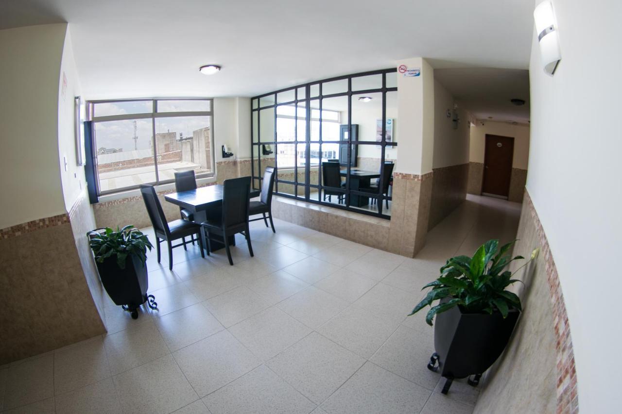 Hotel Niza Zona Piel León Dış mekan fotoğraf