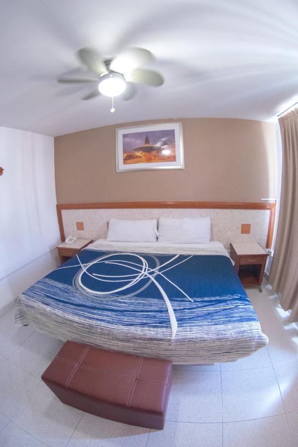 Hotel Niza Zona Piel León Dış mekan fotoğraf